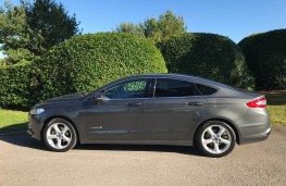 Ford Mondeo Hybrid, side